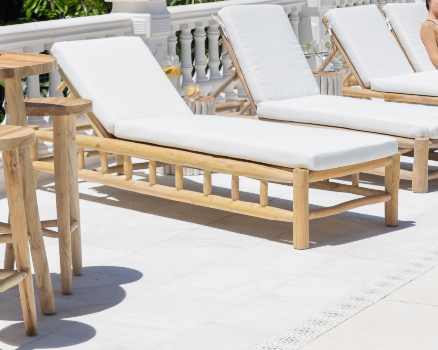 Bain de soleil 1 place design exotique en branches de teck "Sumatra"