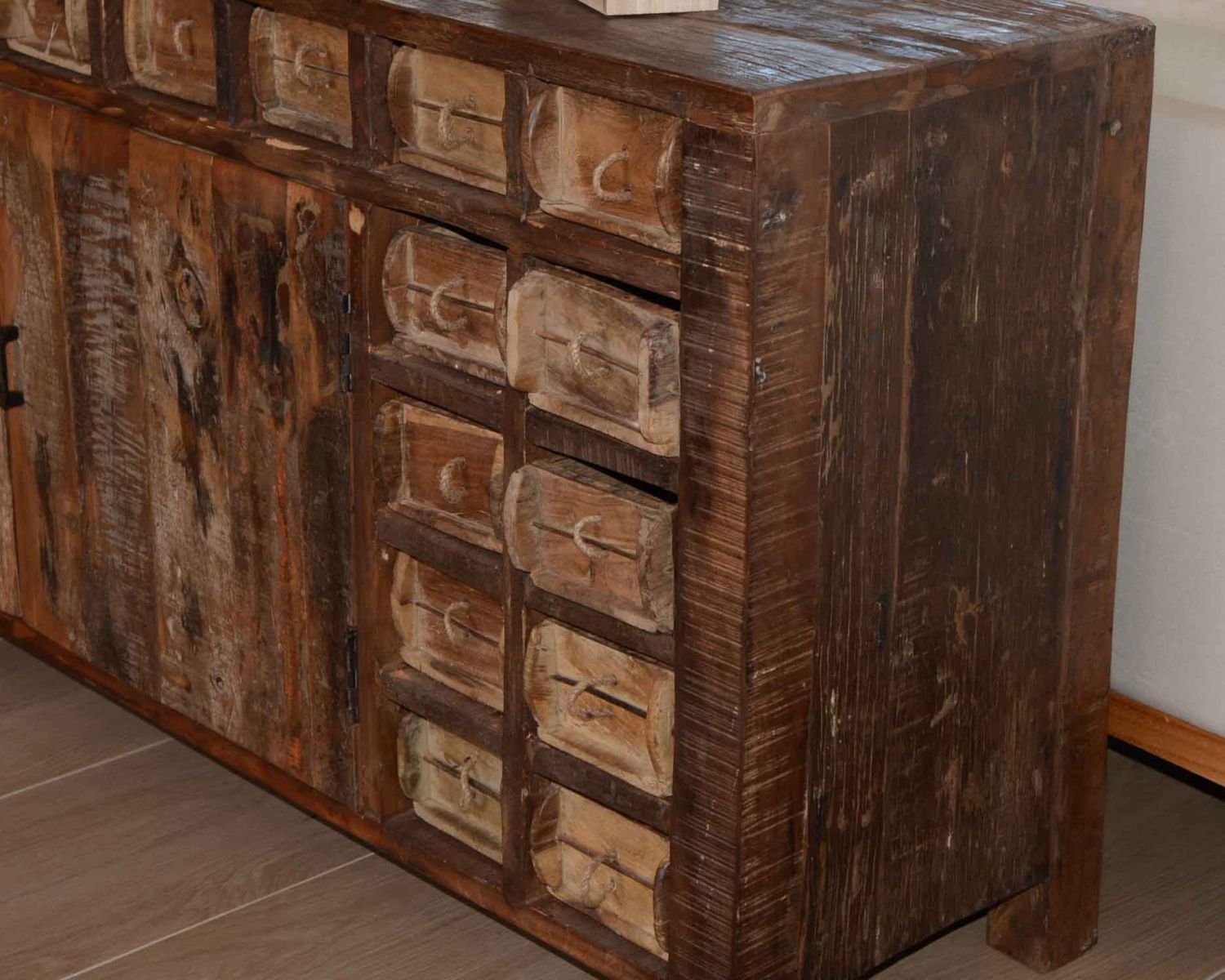 Buffet bas ethnique en bois exotique brut recyclé 150cm "Népalaise"