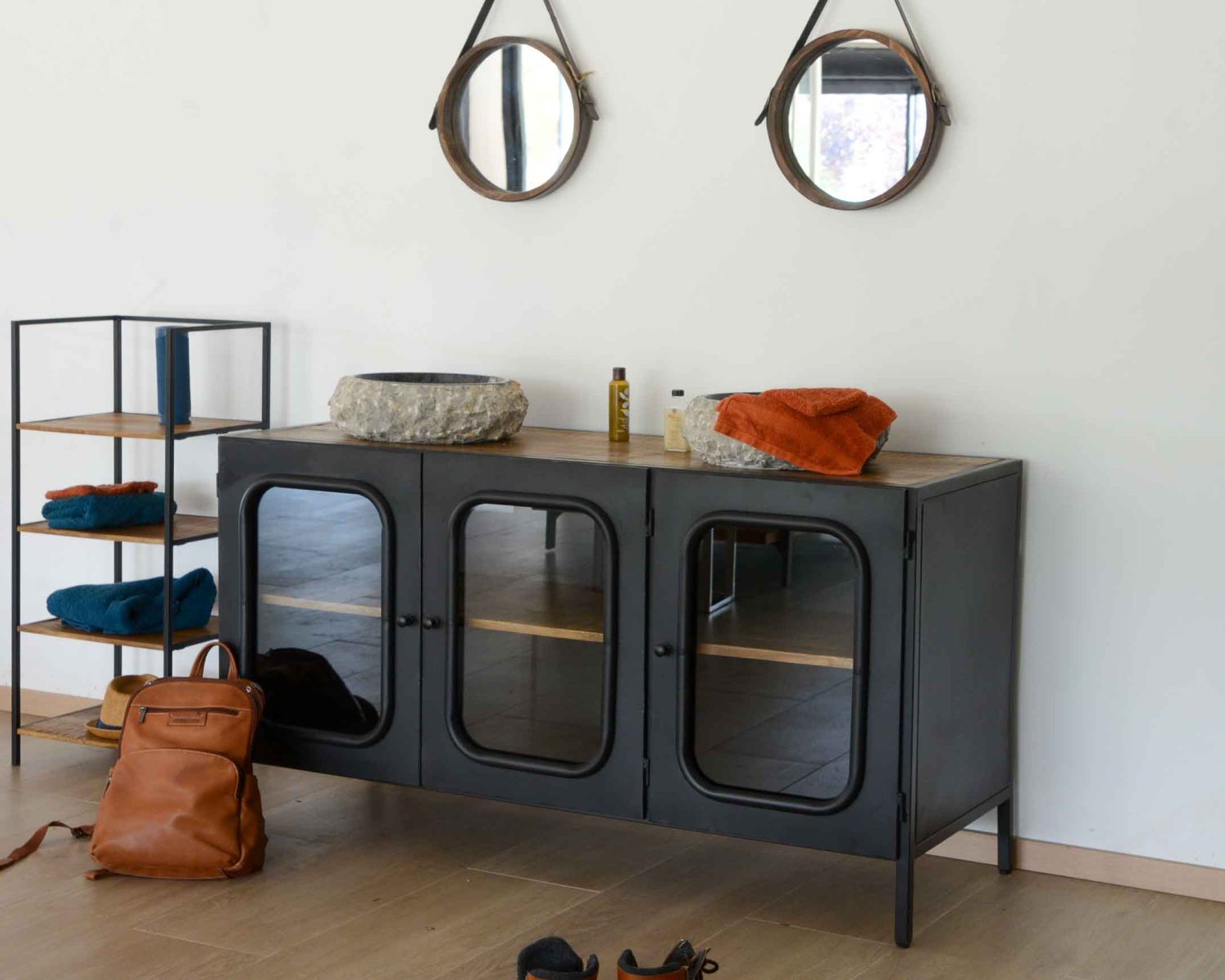 Meuble salle de bain métal noir bois massif et verre "Atelier Kraft"