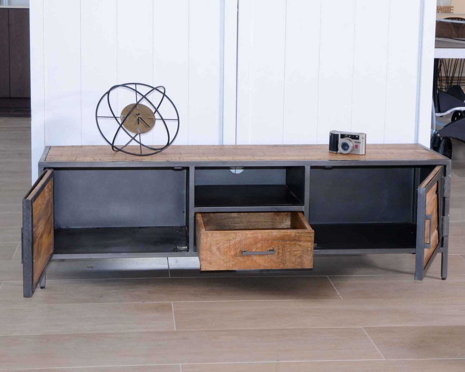 Meuble télé bois et métal gris style industriel "Vista" 150 cm