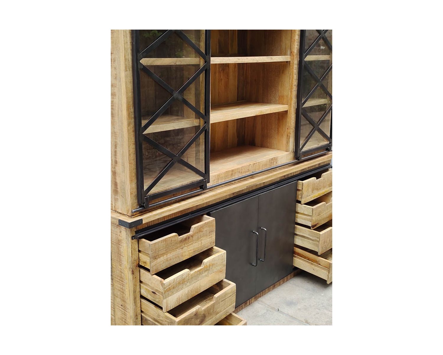 Vaisselier industriel métal et bois portes coulissantes 2m "Caractère"