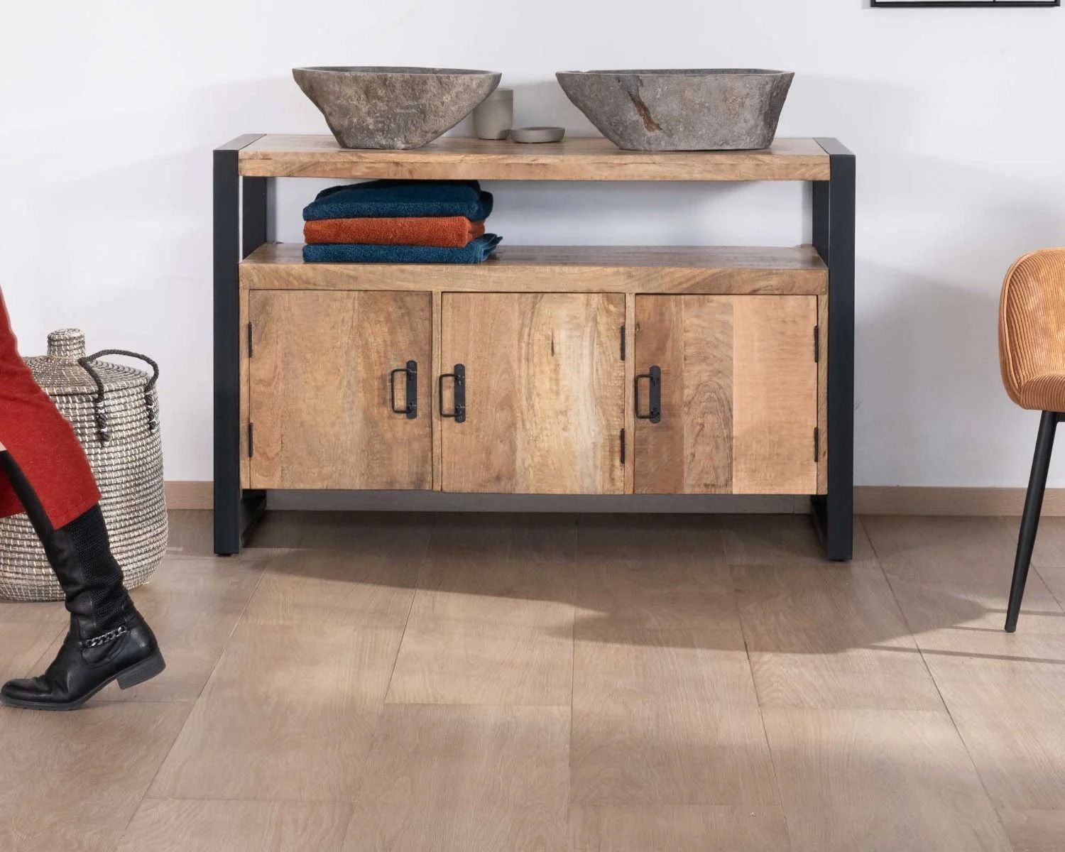 Meuble sous vasque style industriel 125 cm en manguier massif et métal noir "Mounty"