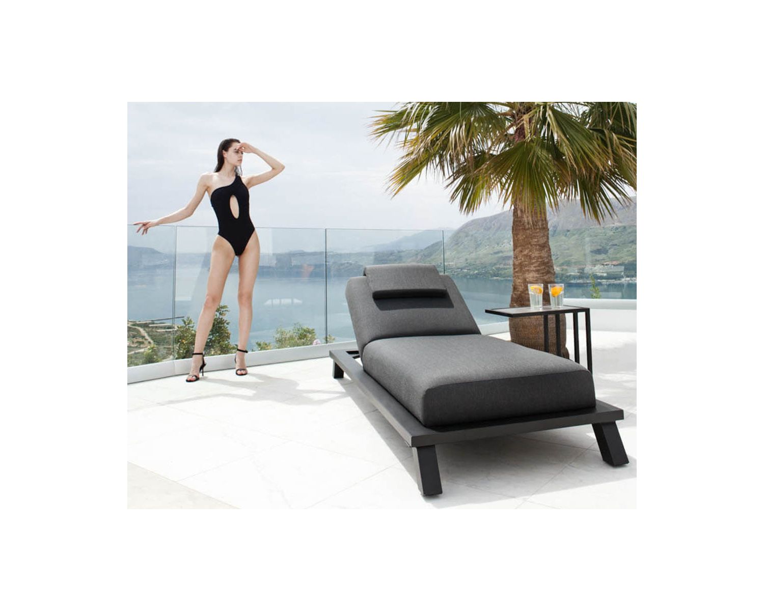 Bain de soleil haut de gamme anthracite tissu Sunbrella "Nusa Pedina"