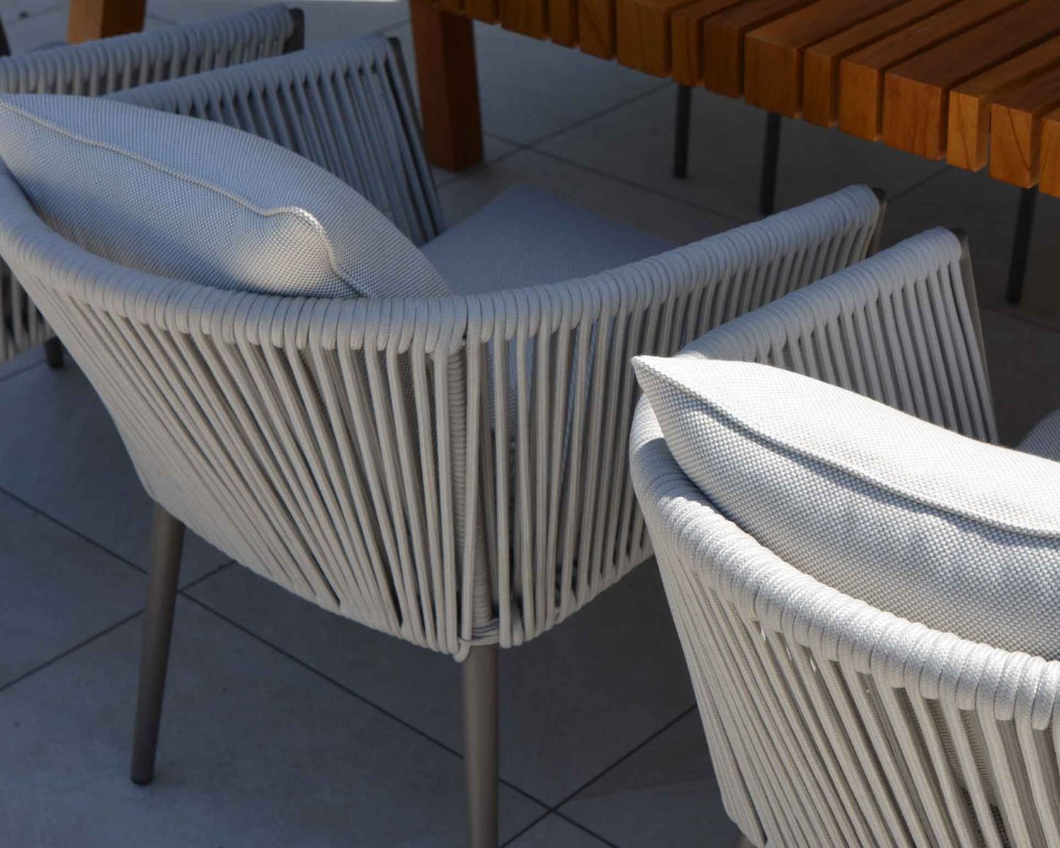 Lot de 2 chaises de jardin design tissu et alu champagne "Cheverny"