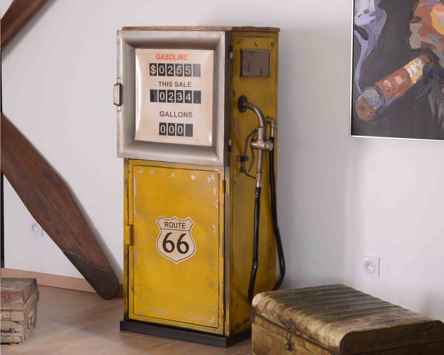 Bar insolite style pompe à essence métal jaune esprit vintage "Crazy"