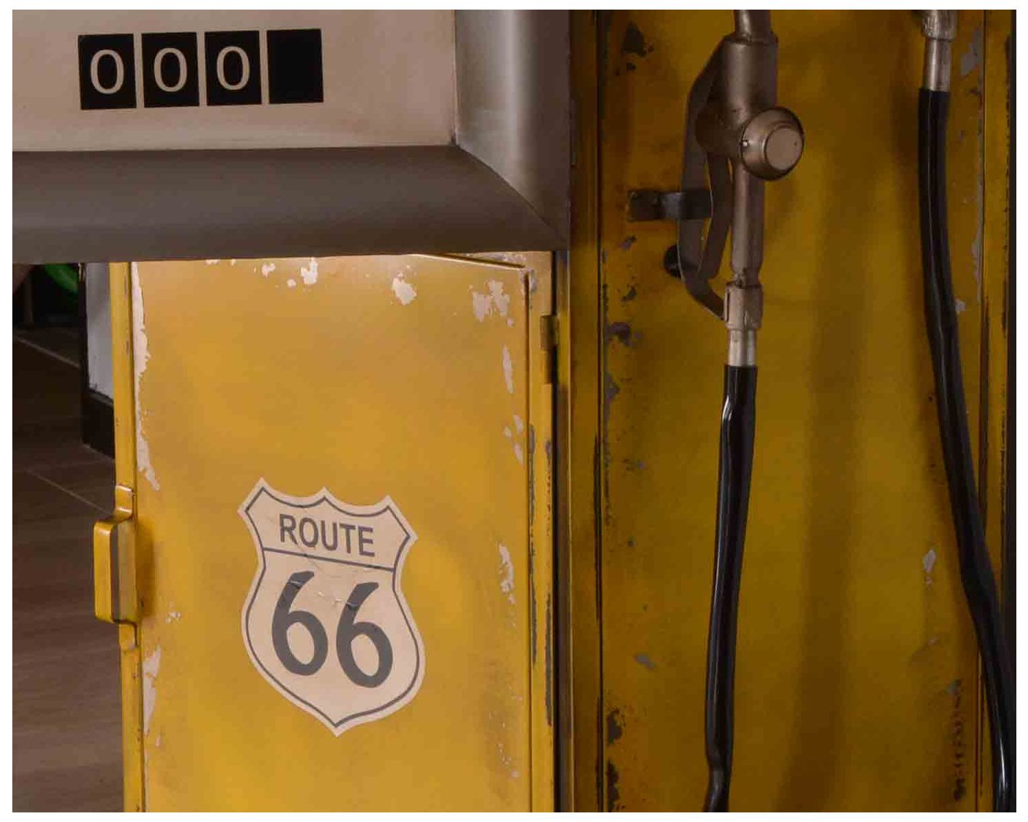 Bar insolite style pompe à essence métal jaune esprit vintage "Crazy"