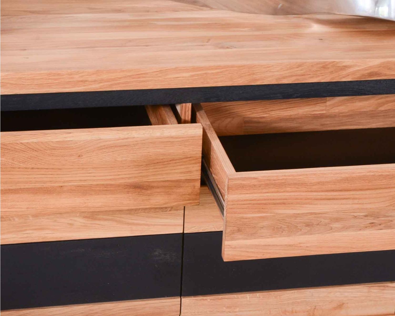 Bahut contemporain "Toly"  3 portes 2 tiroirs en chêne massif huilé