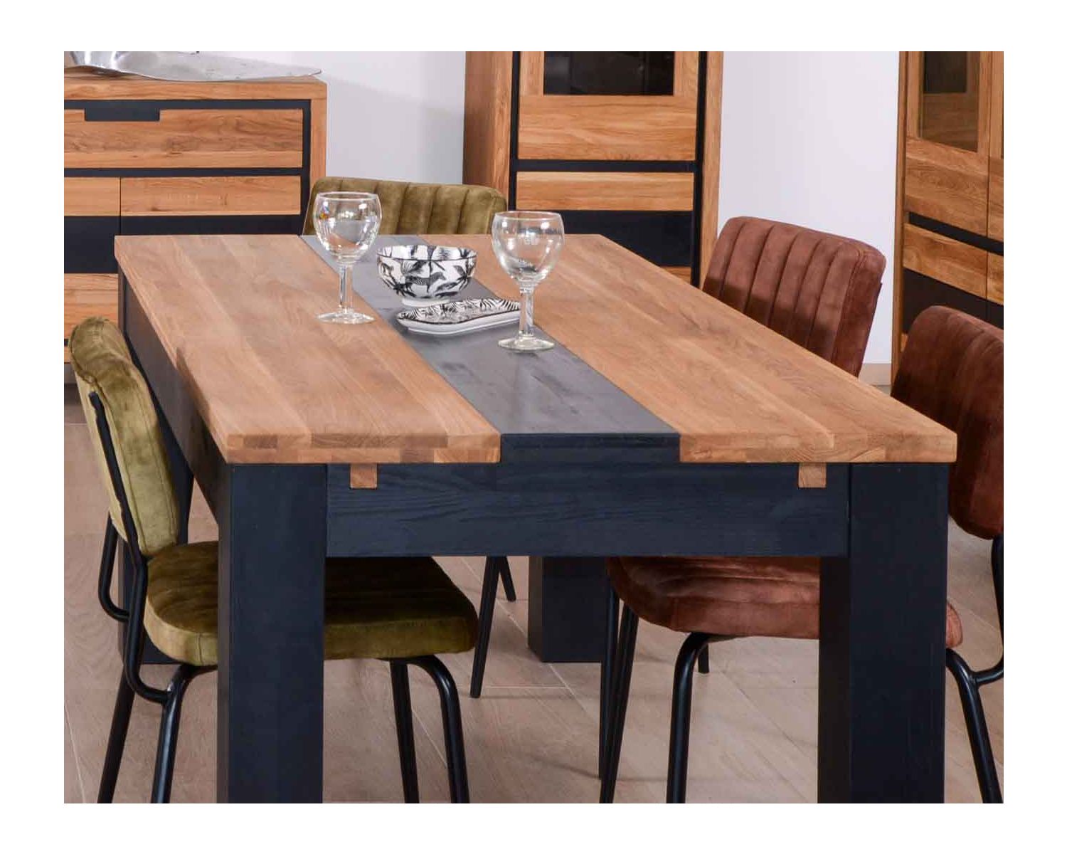 Table moderne 6-8 personnes en bois massif "Toly" 180 cm