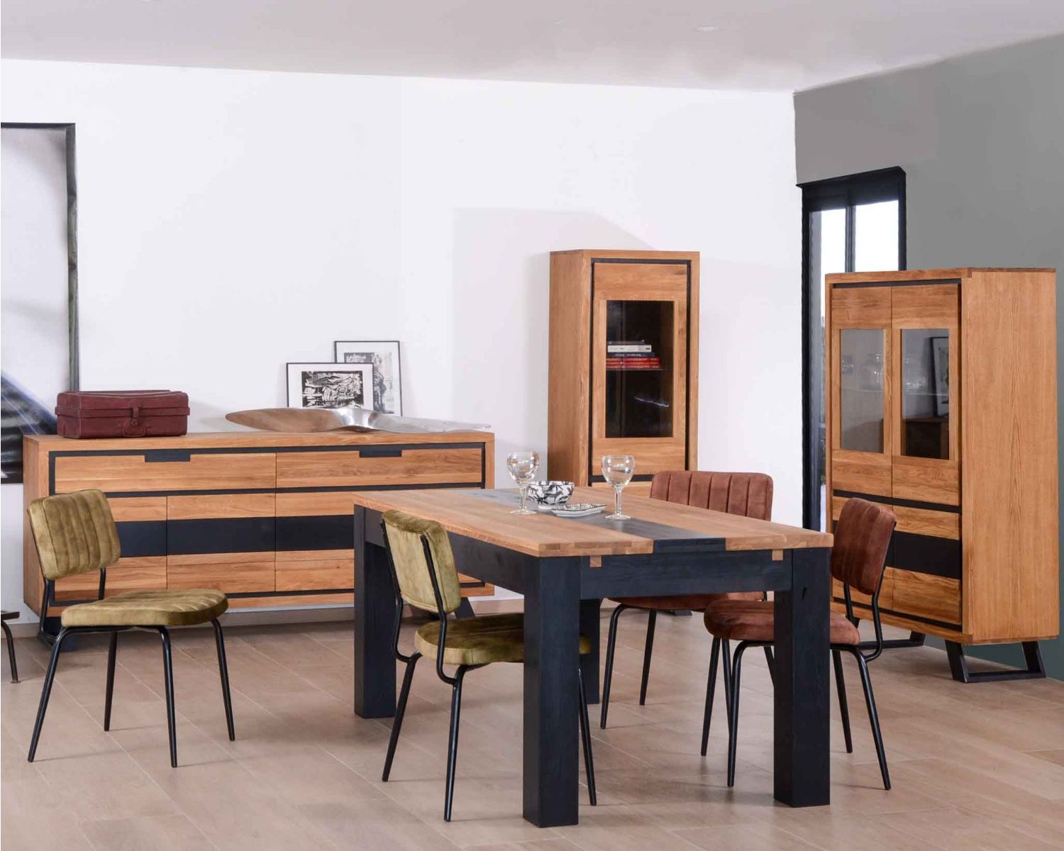 Table moderne 6-8 personnes en bois massif "Toly" 180 cm