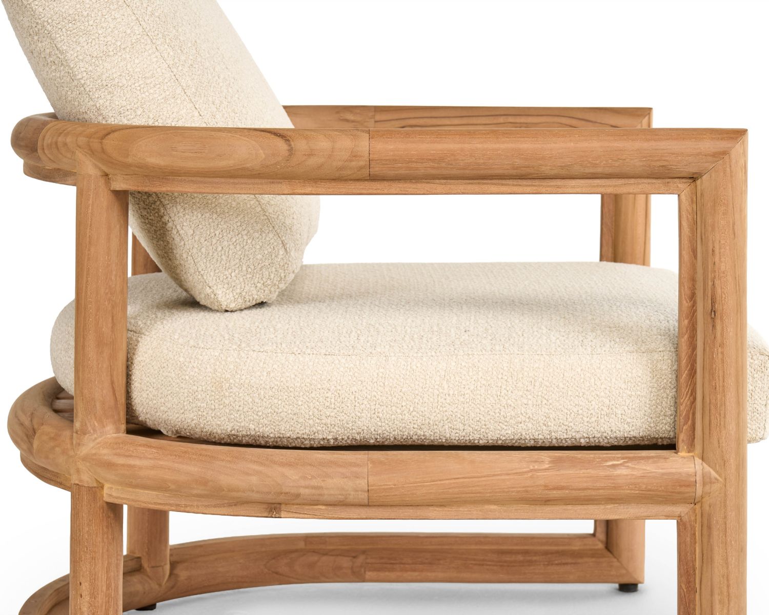 Fauteuil de jardin enveloppant "Alizé" en teck massif et coussins bouclette écru