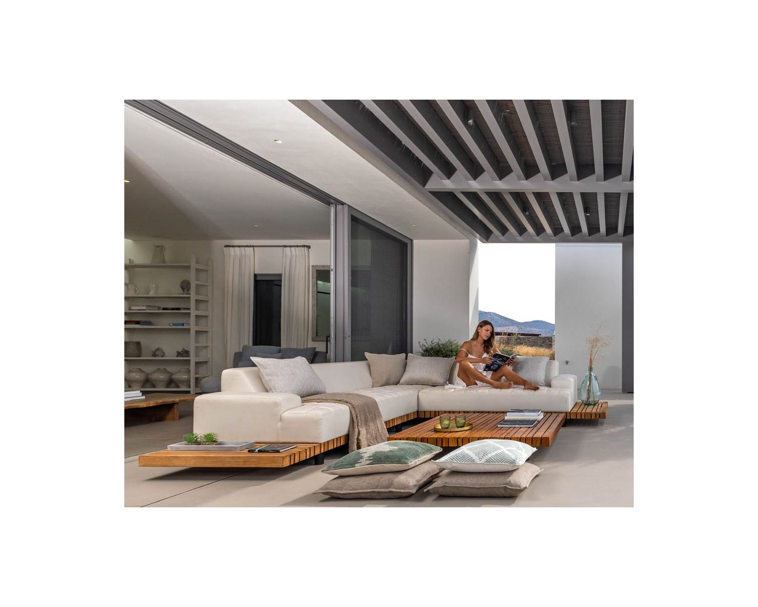 Canapé d'angle pour terrasse et jardin en tissu Sunbrella écru "Lombok" retour droit