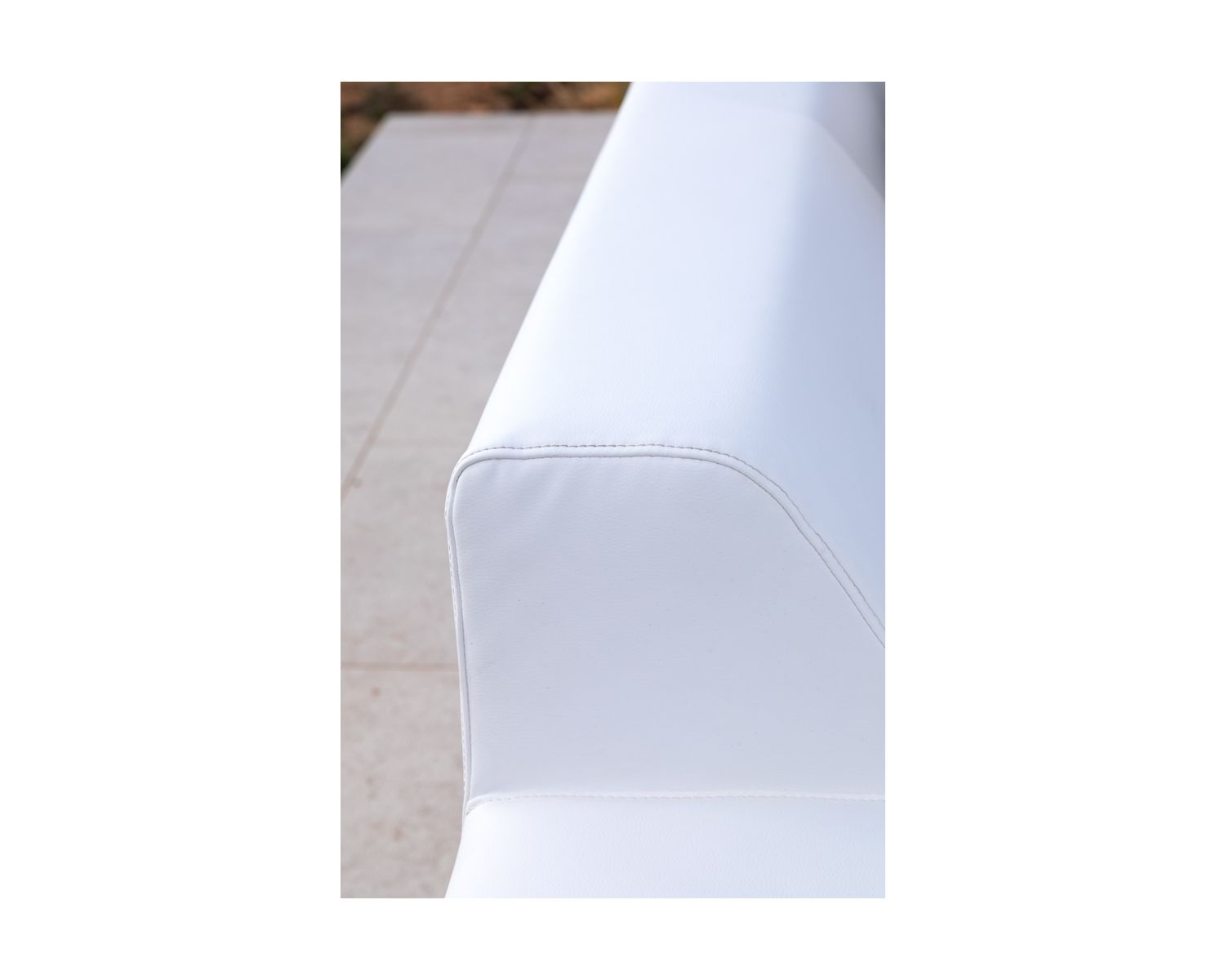 Canapé d'angle extérieur blanc et noir imitation cuir "Lakpura Beach"