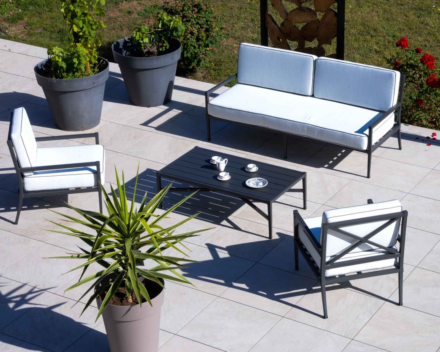 Salon de jardin classique gris 3 pièces en alu et tissu "Chambord"