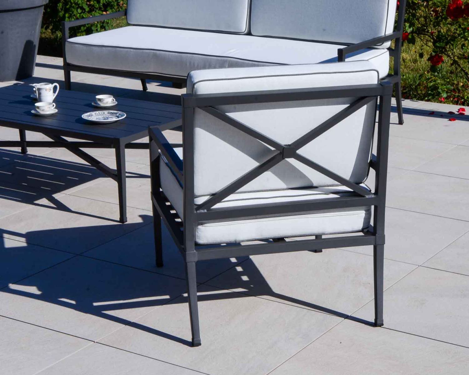 Salon de jardin classique gris 3 pièces en alu et tissu "Chambord"