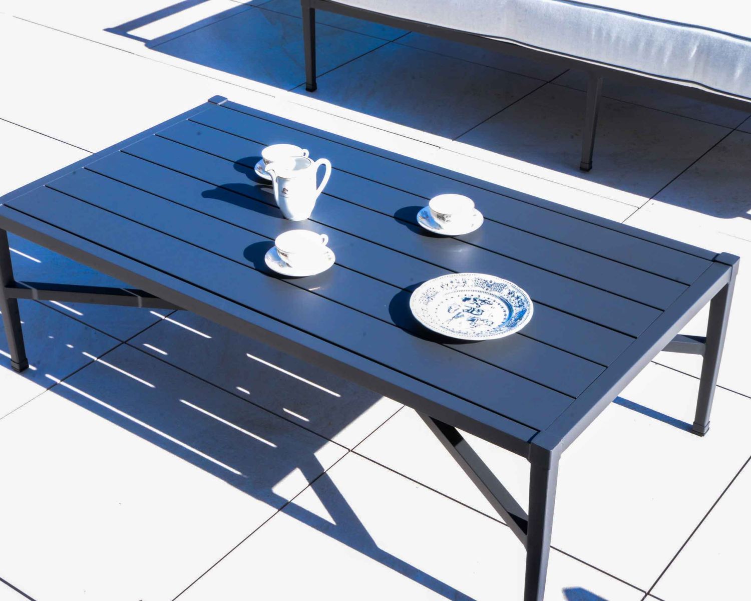 Table basse rectangulaire style classique chic en aluminium "Chambord"