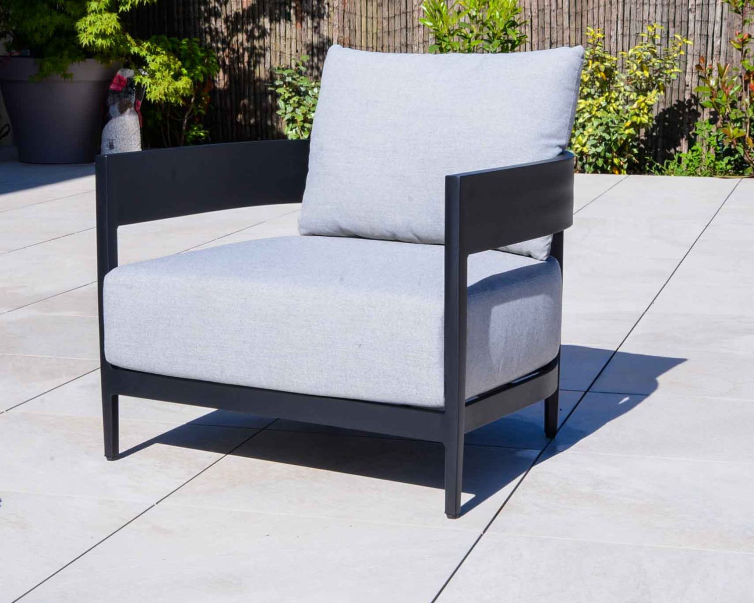 Salon de jardin 2 fauteuils 1 canapé aluminium et tissu gris "Blois"