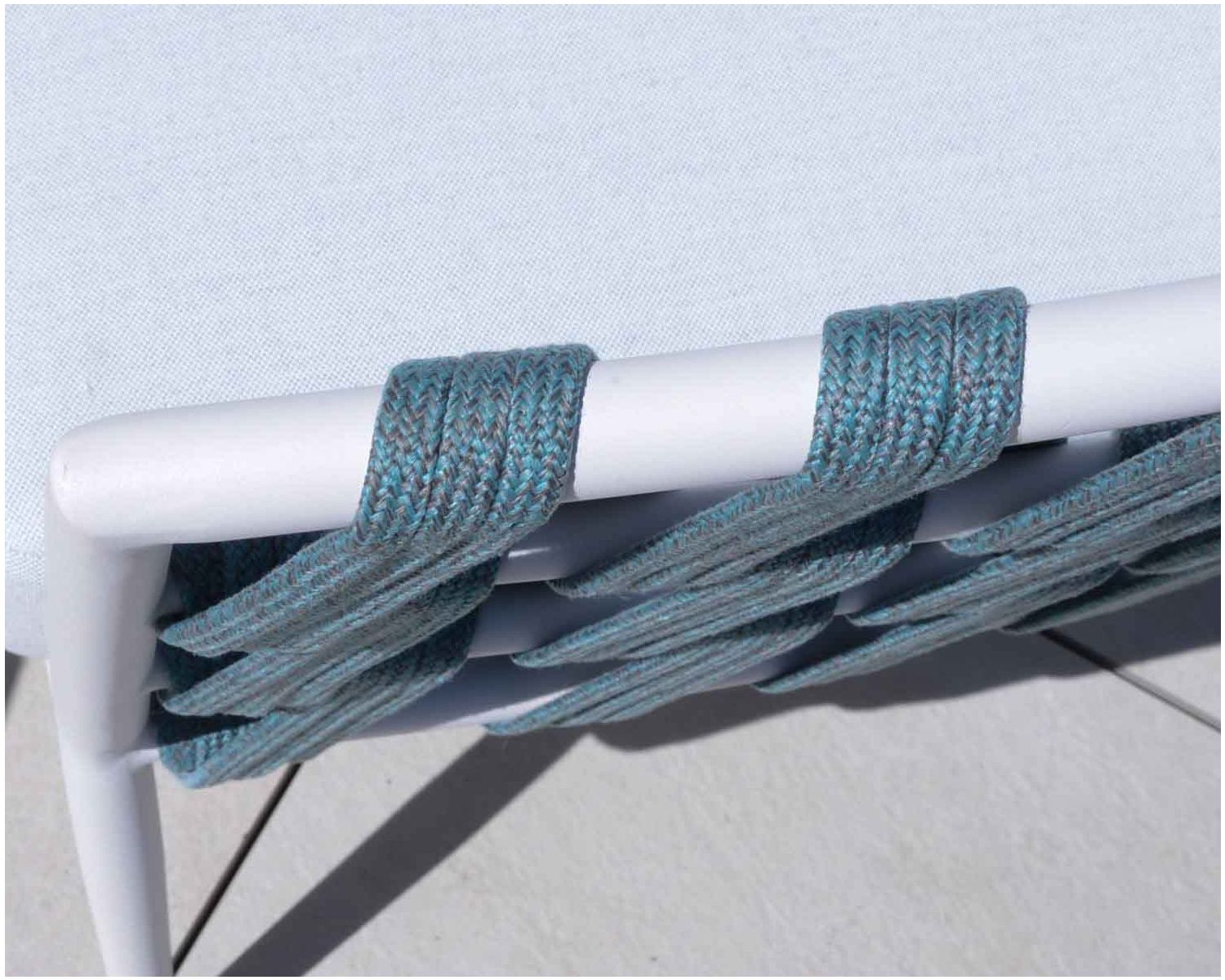 Ensemble 1 canapé et 2 fauteuils de jardin blancs et bleus "Saumur"