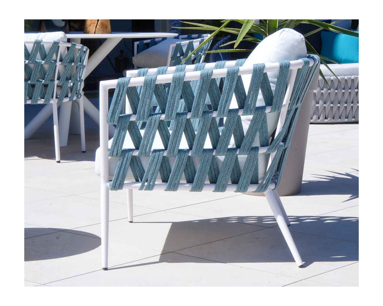 Ensemble 1 canapé et 2 fauteuils de jardin blancs et bleus "Saumur"