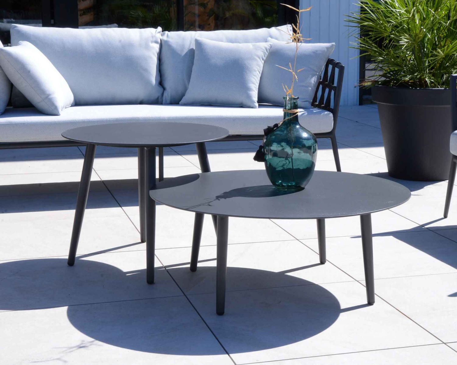 Tables basses rondes diam. 85 et 60 aluminium anthracite "Saumur"