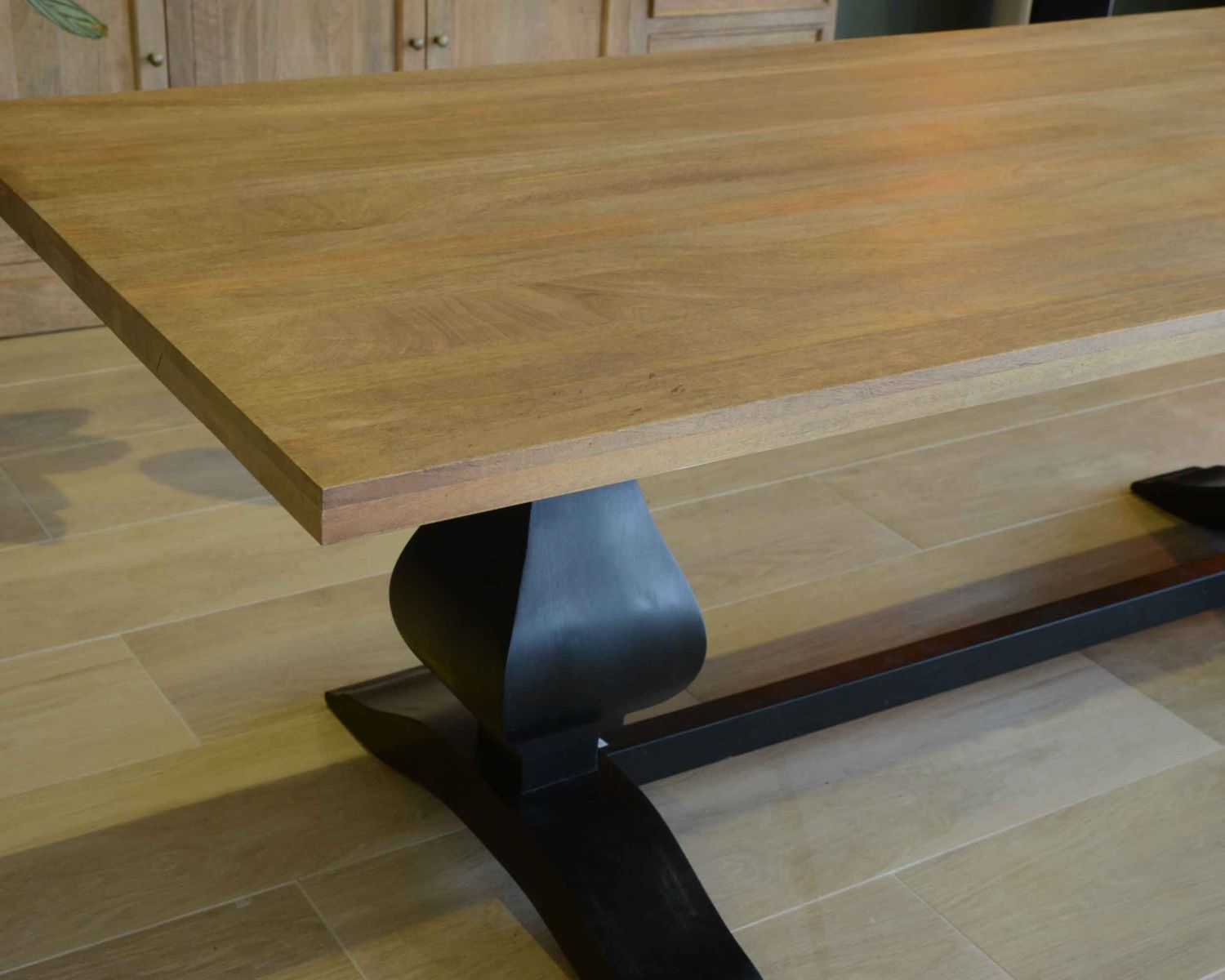 Grande table de repas 8/10 places style chic noire et bois "Legacy"