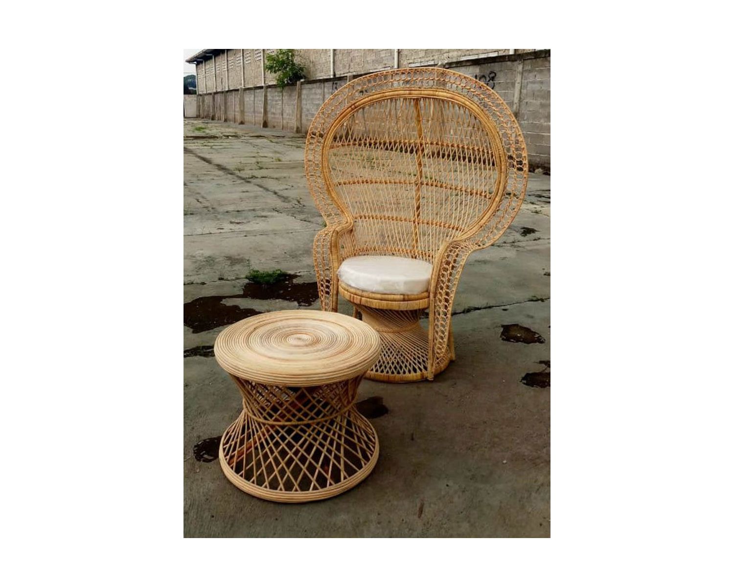 Grand fauteuil en rotin tressé style Pomare collection "Taipa Beach"