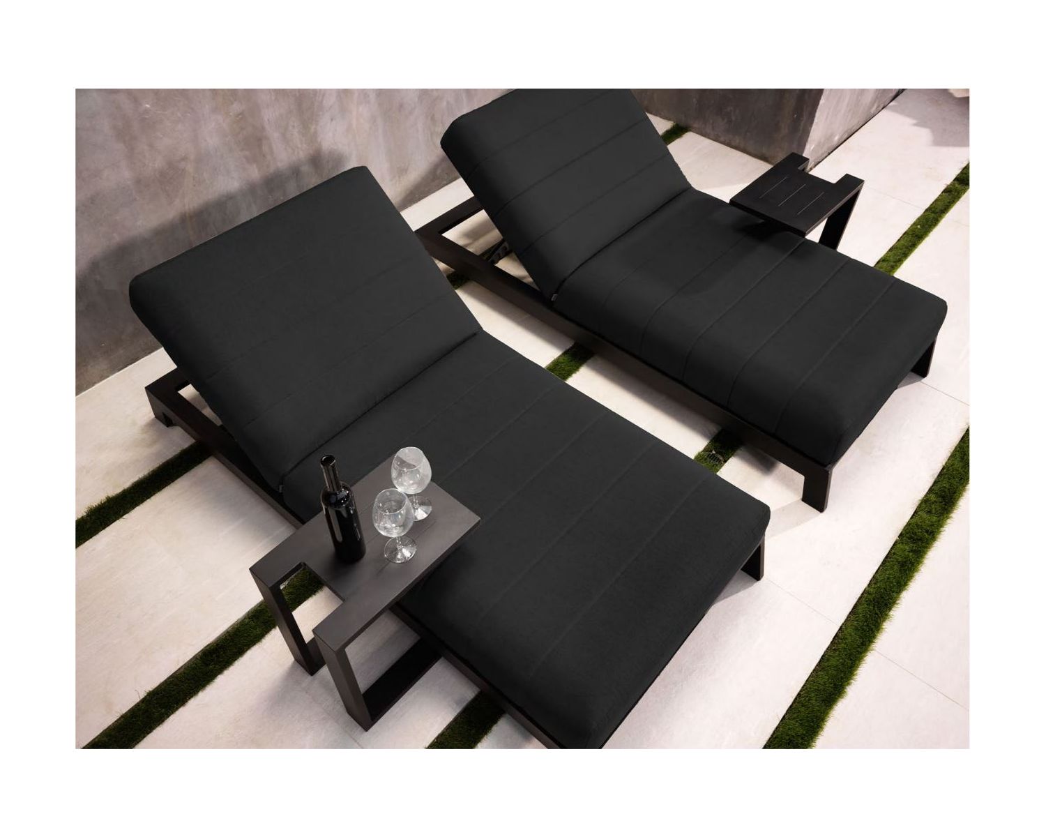 Table d'appoint design en aluminium gris anthracite "Lazy Beach"