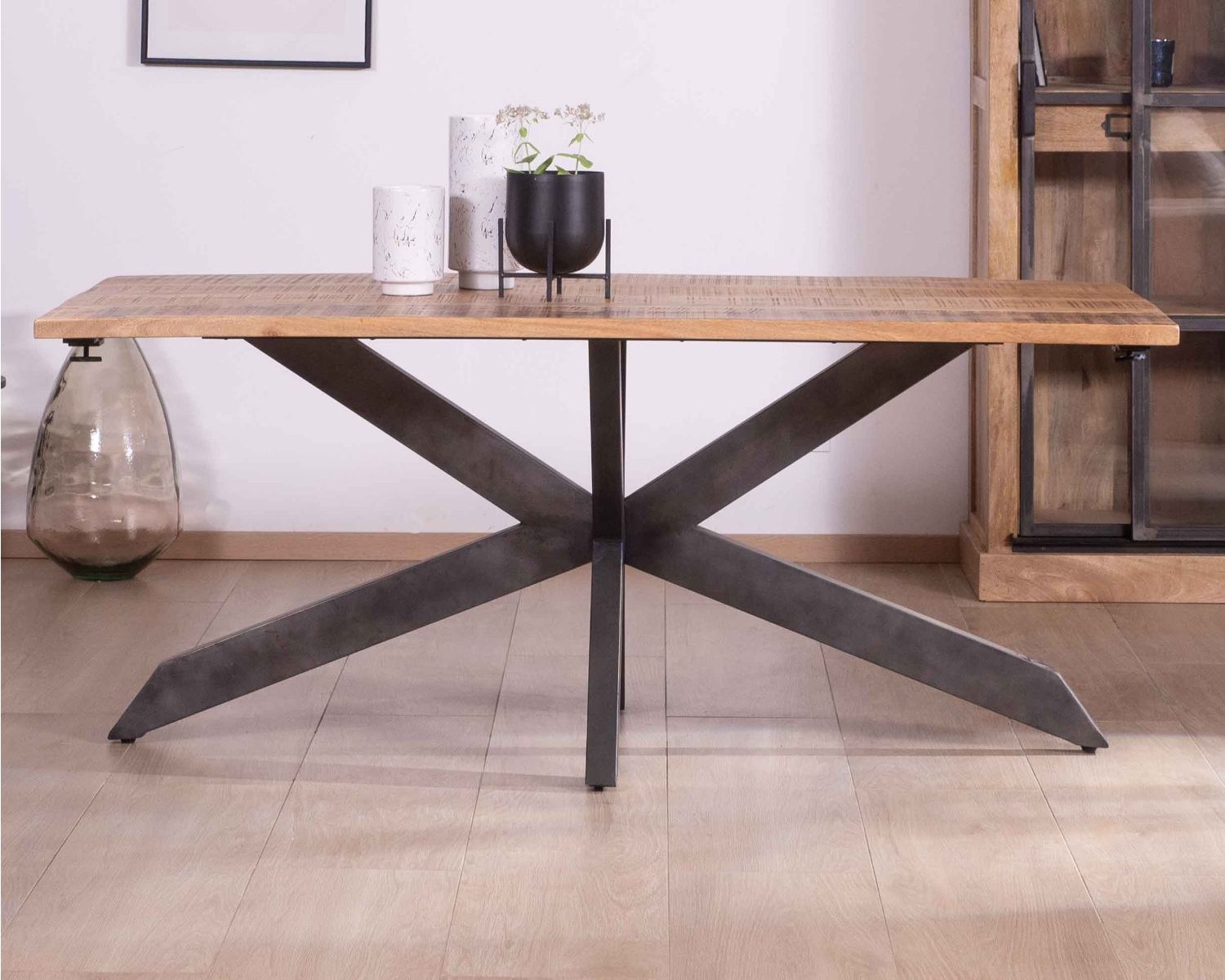 Table de repas extensible 180-260cm pied étoile bois métal "Caractère"