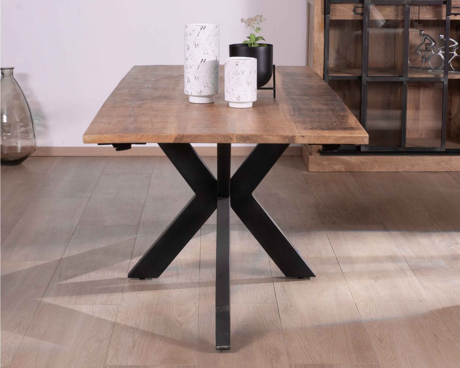 Table de repas extensible 180-260cm pied étoile bois métal "Caractère"