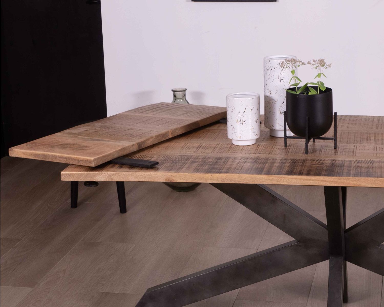 Table de repas extensible 180-260cm pied étoile bois métal "Caractère"