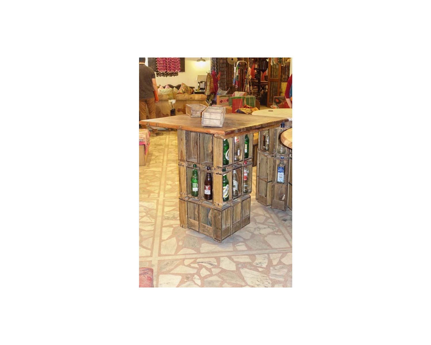 Bar snack en bois exotique recyclé sur roues "Népalaise"