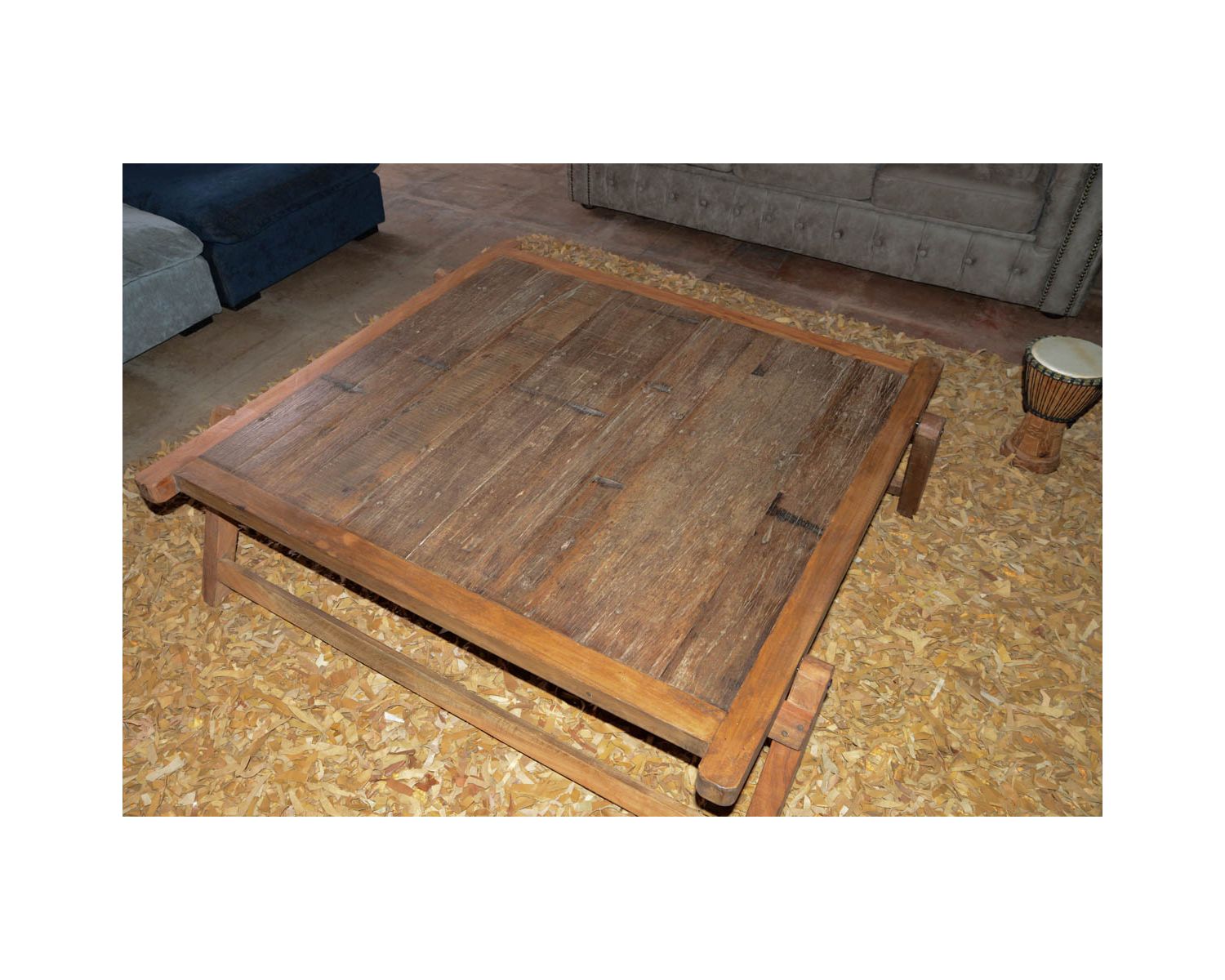 Grande table basse carrée vieux bois ethnique "Népalaise"