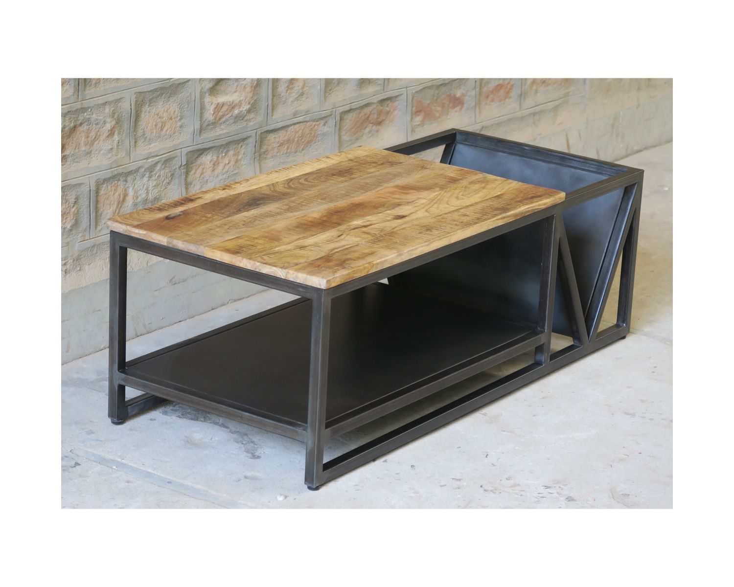 Table basse design industriel en métal et bois massif "Caractère"