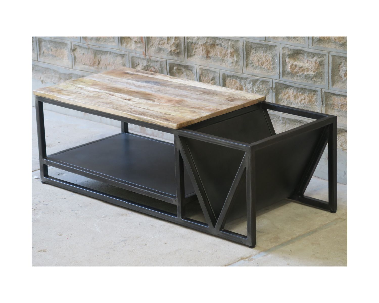 Table basse design industriel en métal et bois massif "Caractère"