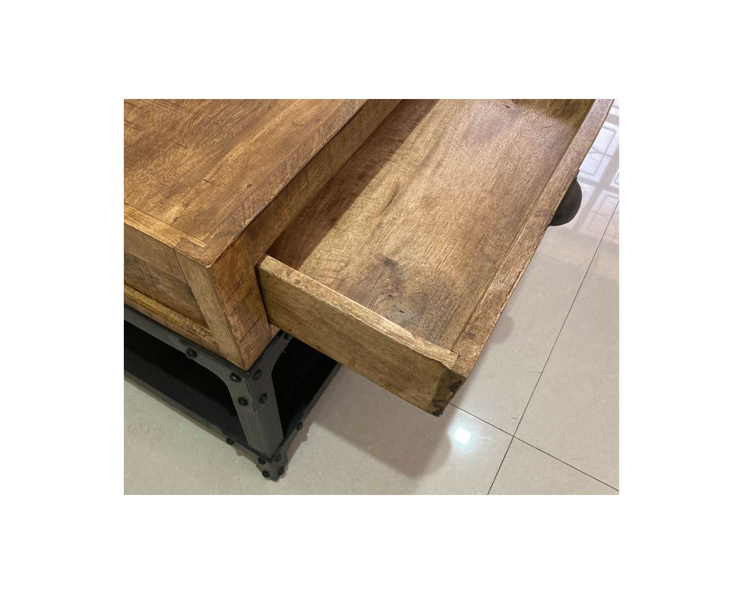 Table basse 4 tiroirs manguier massif "Emil"