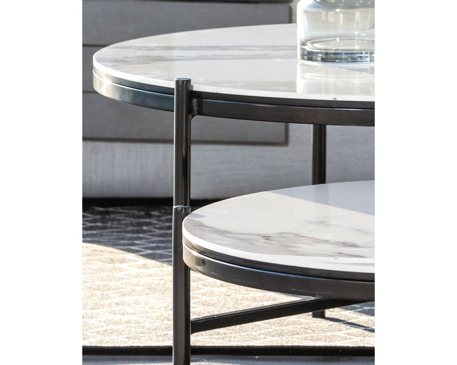 Table basse blanche et noire, céramique et alu, diam.80 "Lazy Beach"