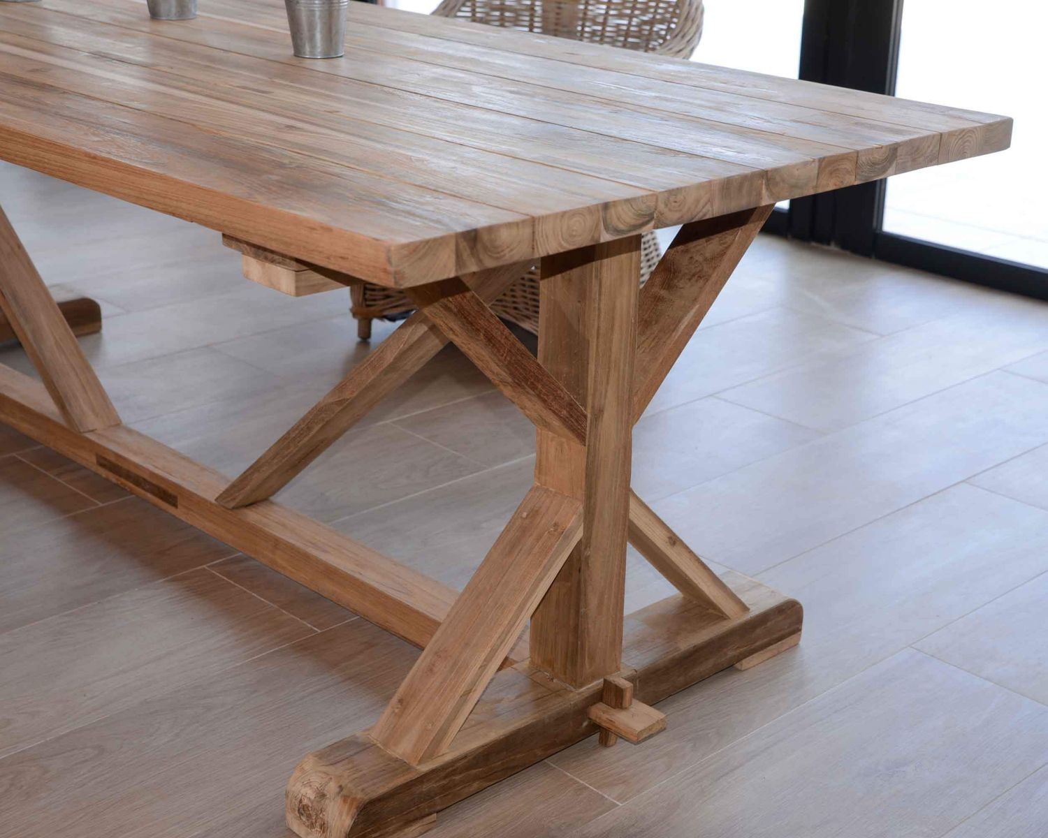 Table de repas en teck upcyclé avec pieds renforcés "Balangan Beach" 220 cm