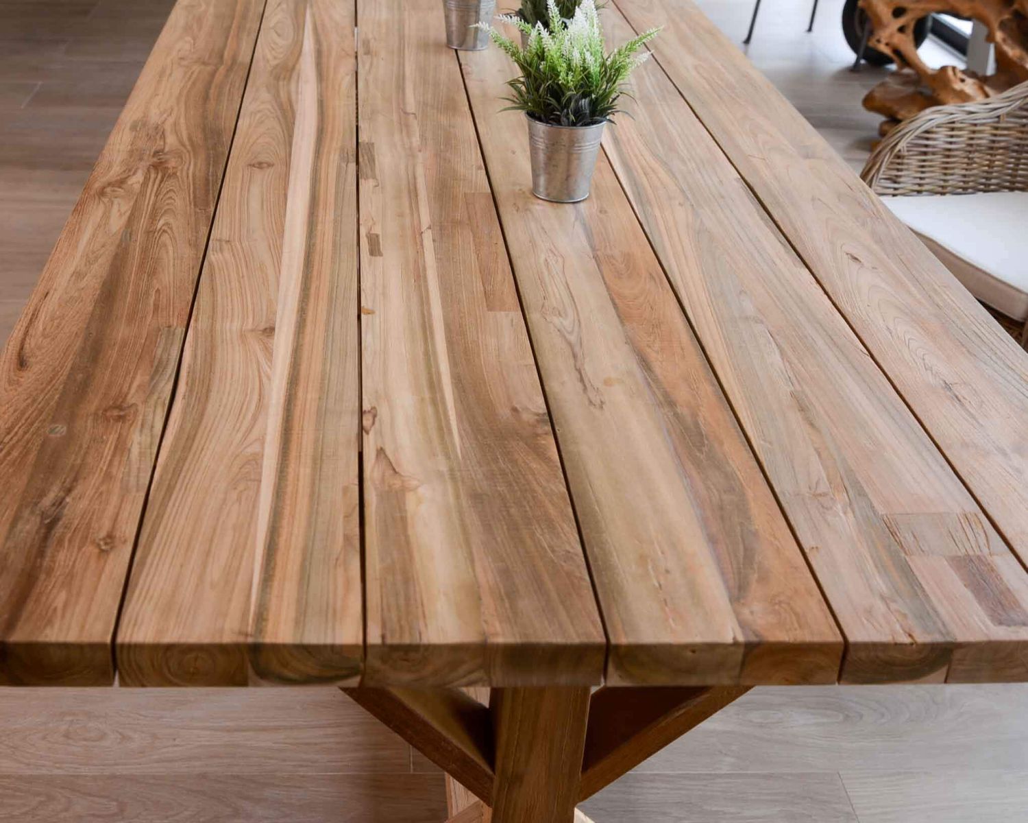 Table de repas en teck upcyclé avec pieds renforcés "Balangan Beach" 220 cm