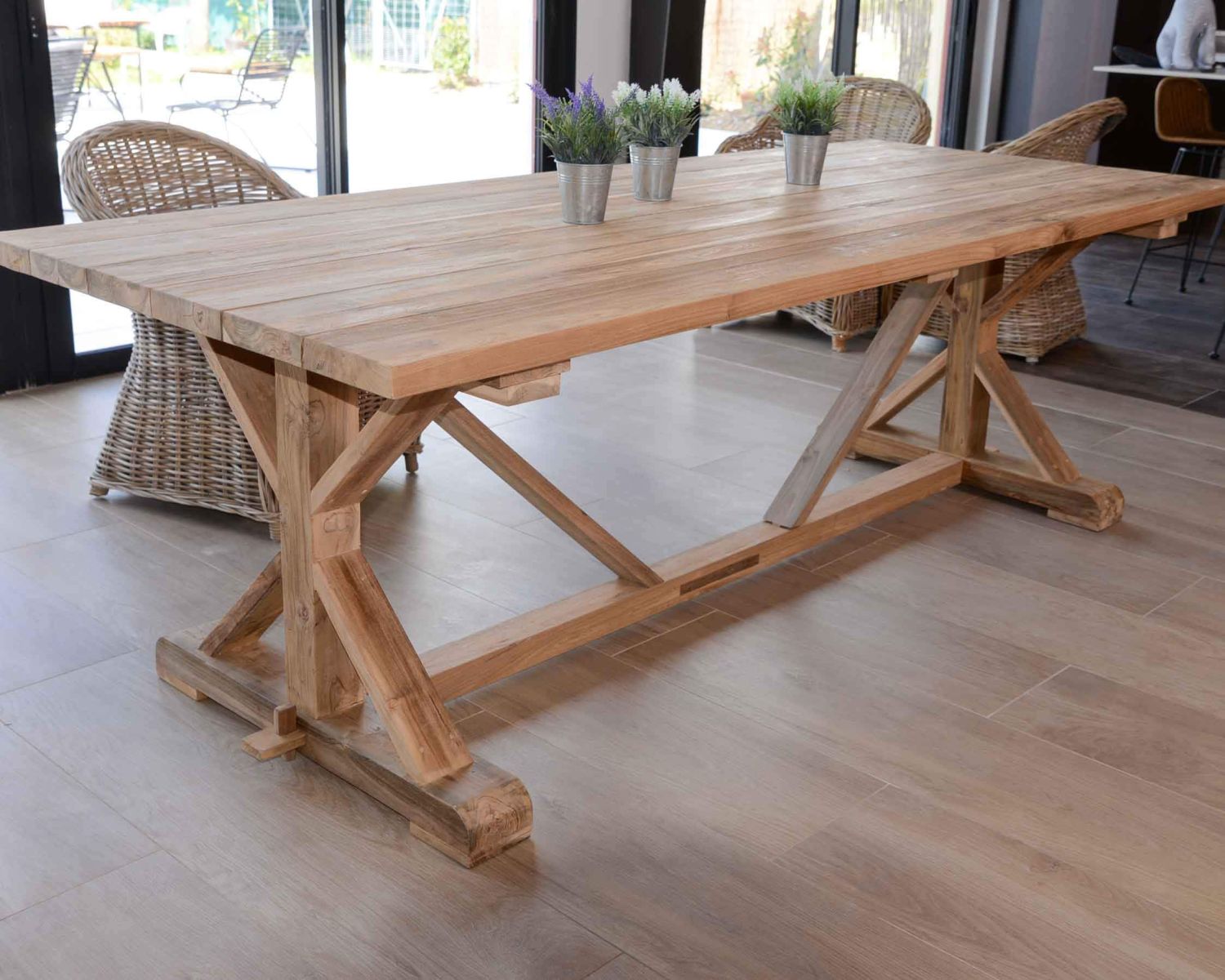 Table de repas en teck upcyclé avec pieds renforcés "Balangan Beach" 220 cm