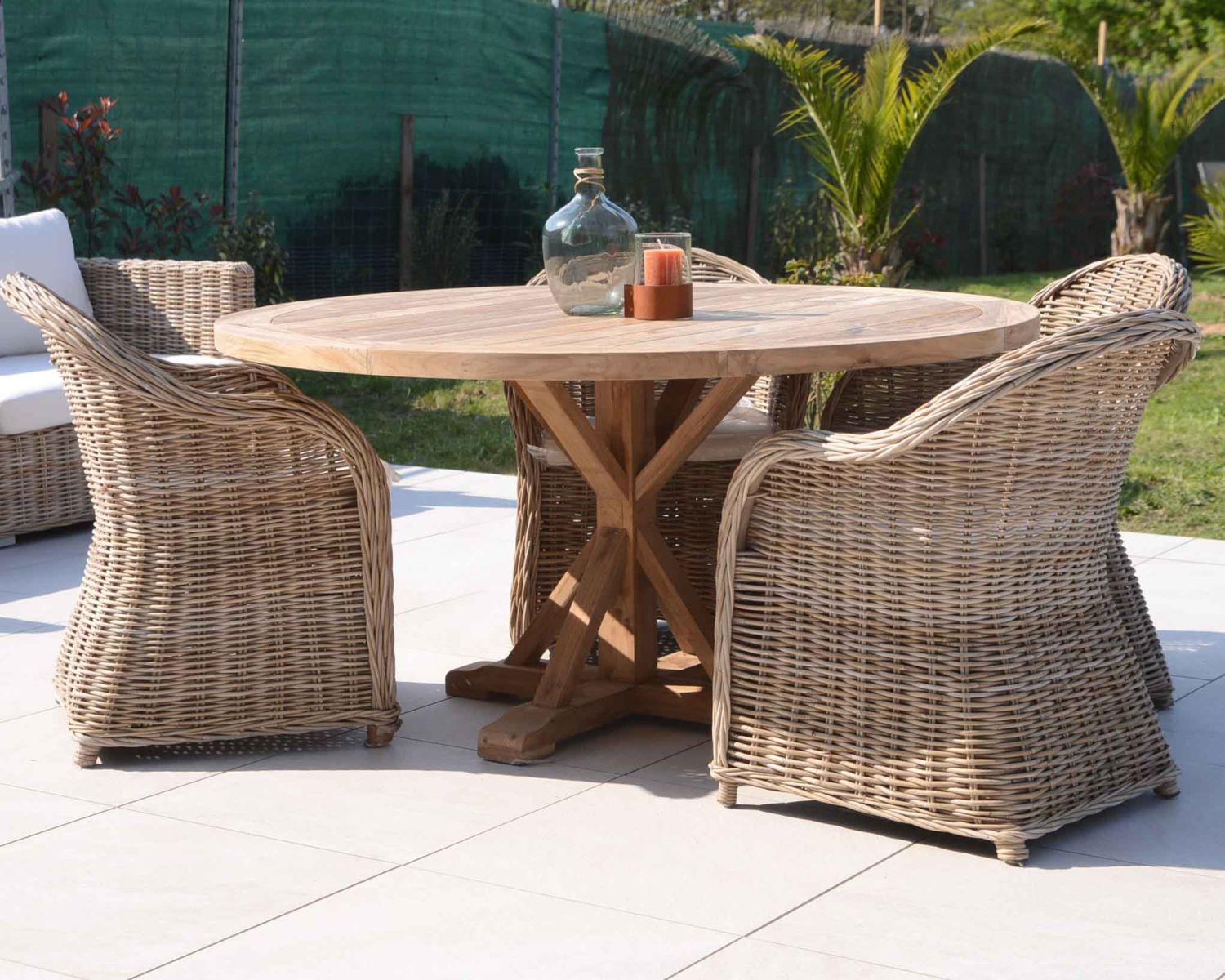 Table de jardin en teck recyclé diamètre 120cm "Balangan Beach"