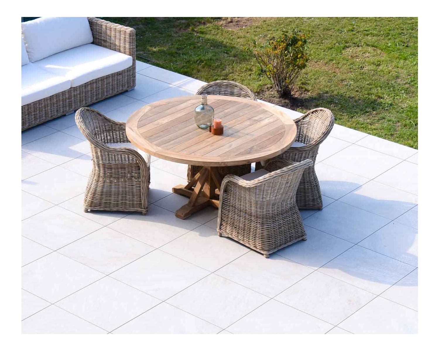 Table de jardin en teck recyclé diamètre 120cm "Balangan Beach"