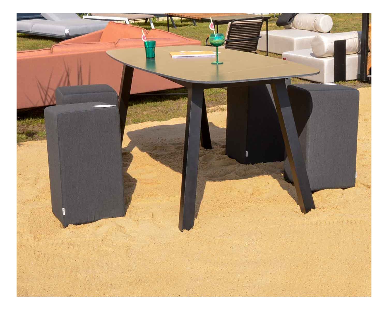 Table haute style vintage céramique noire L. 240 cm "Madura Island"