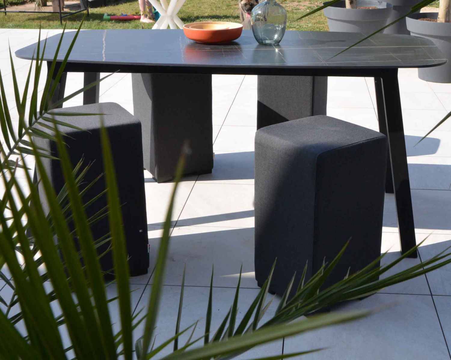 Table haute haut de gamme aspect marbre noir "Madura Island" 200cm