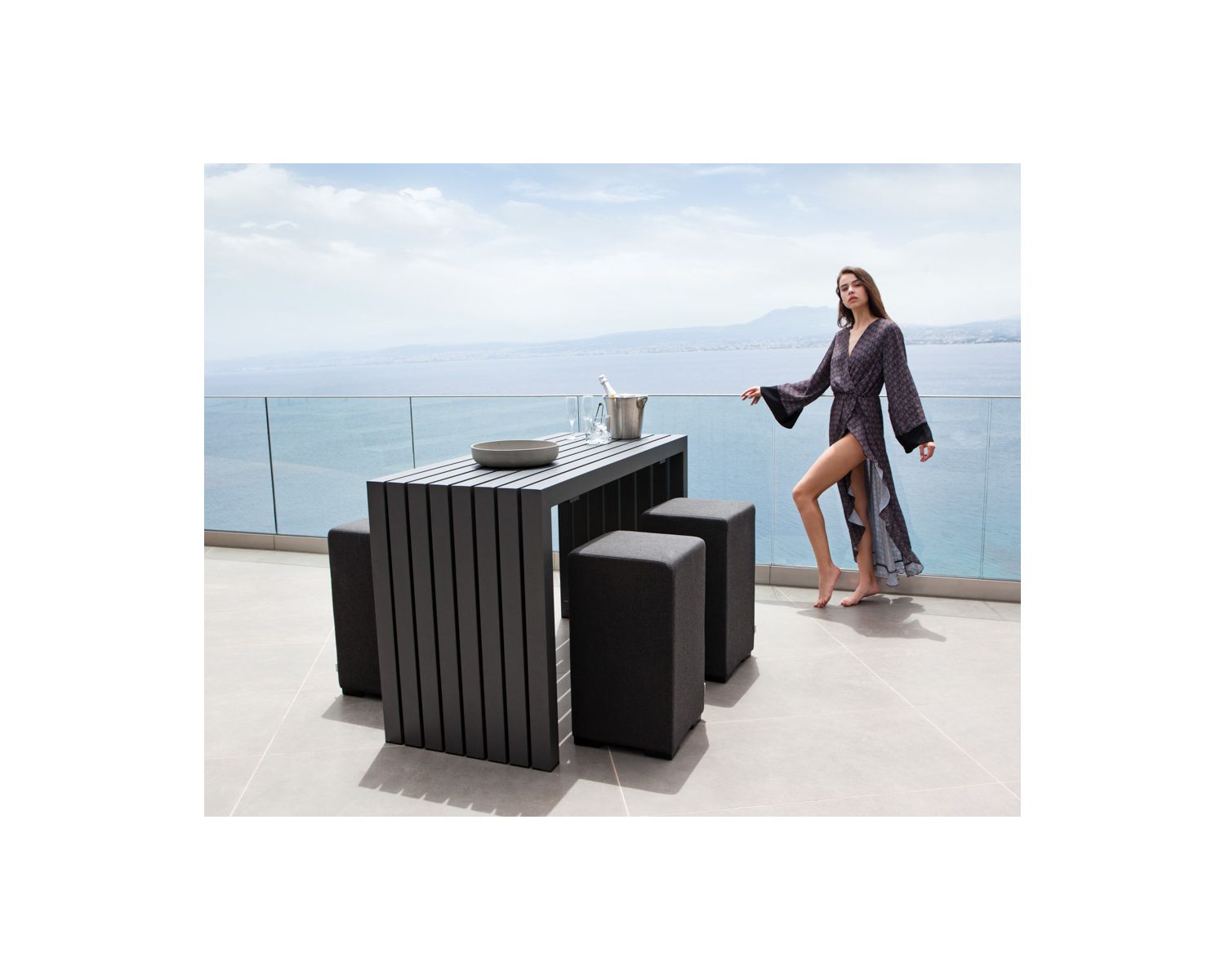 Table bar pour extérieur en aluminium noir 160 cm "Java Island"