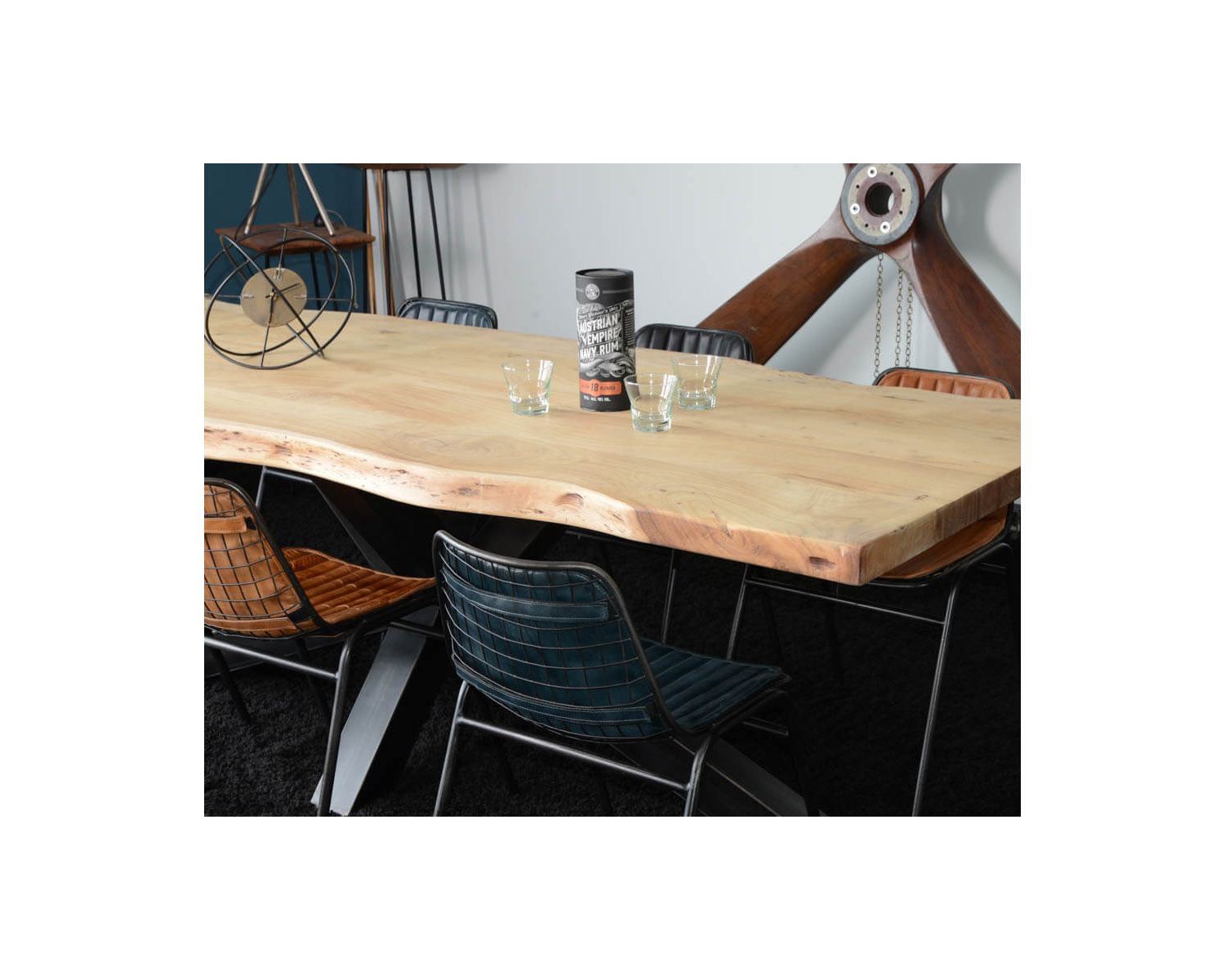 Table à manger industrielle en bois épais et pieds métal "3D" - 8622