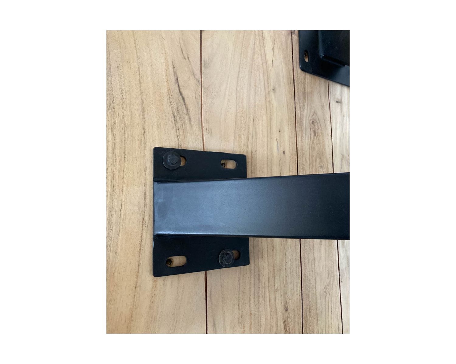 Table de repas en acacia et pieds mikado "3D" plateau forme carrée 150 cm