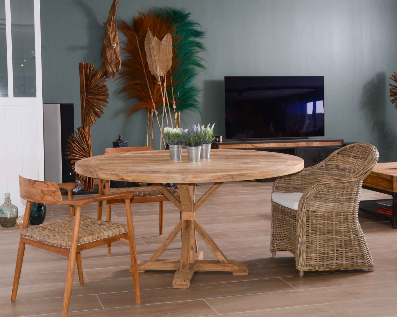 Belle table ronde en teck massif recyclé 150cm "Balangan Beach"