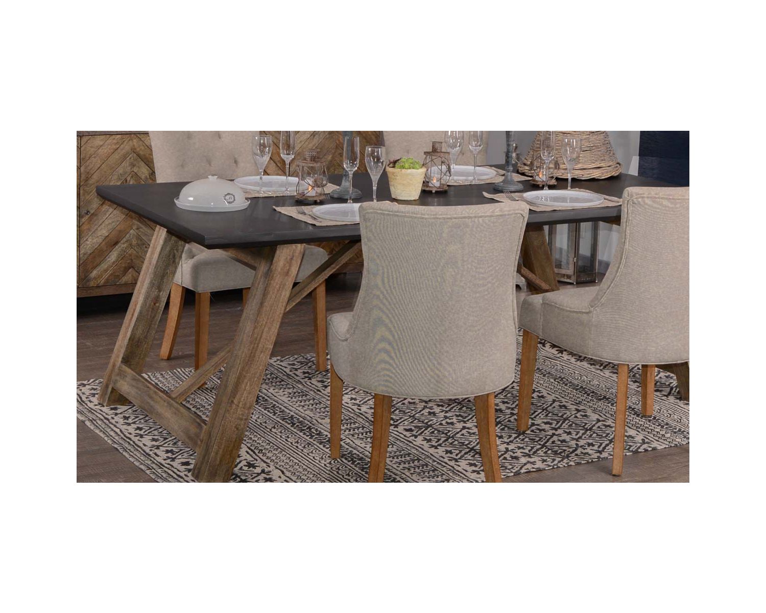 Lot de 2 élégantes chaises capitonnées en tissu écru et pieds bois "Charme"