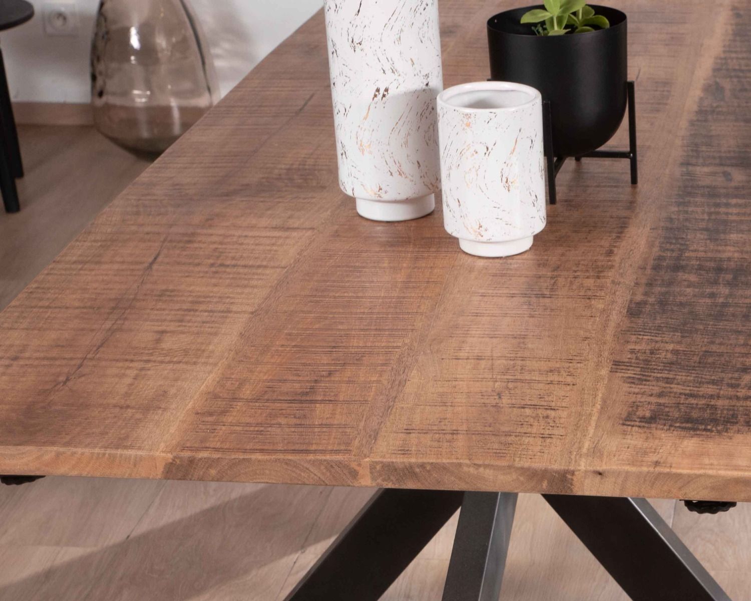 Table de repas extensible 180-260cm pied étoile bois métal "Caractère"