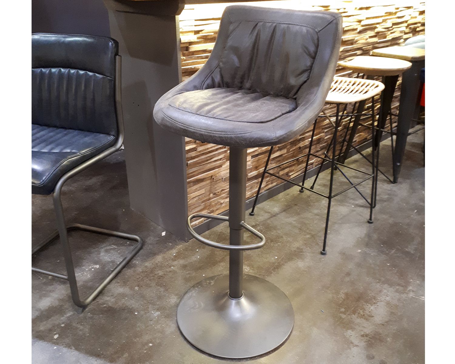 Lot de 2 tabourets industriels réglables en hauteur tissu gris Casita