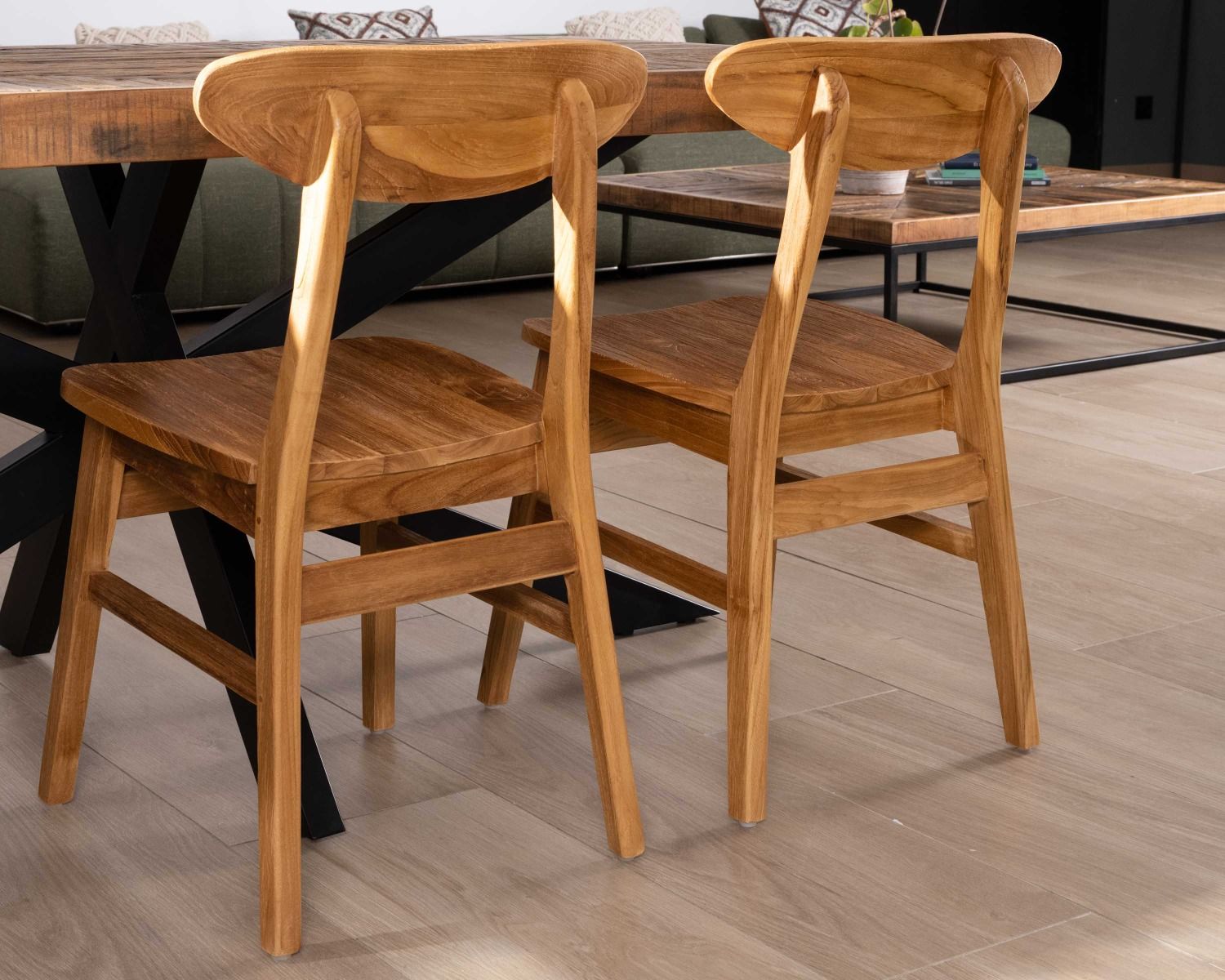 Lot de 2 chaises de repas en teck recyclé "Alika"